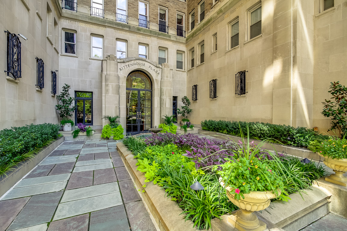 Rittenhouse Place luxury condos courtyard
